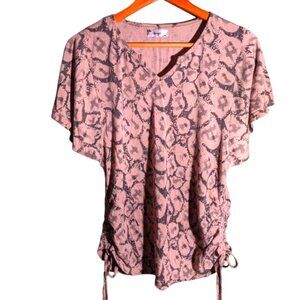 Mingle animal print and batwing sleeves ranched sides